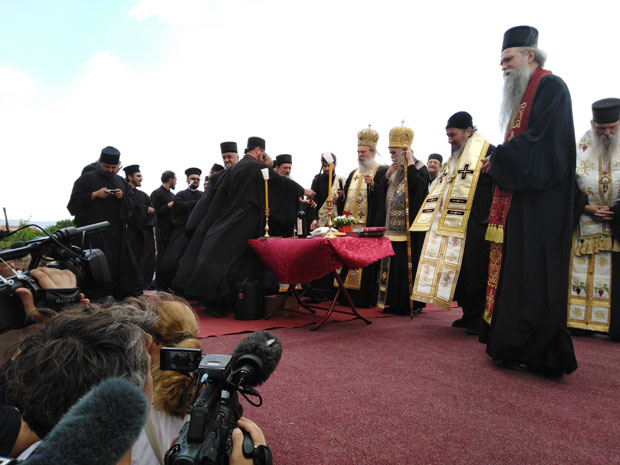 У СЛАВУ КОСОВСКИМ ЈУНАЦИМА: Видовдан обележен у Грачаници и на Газиместану